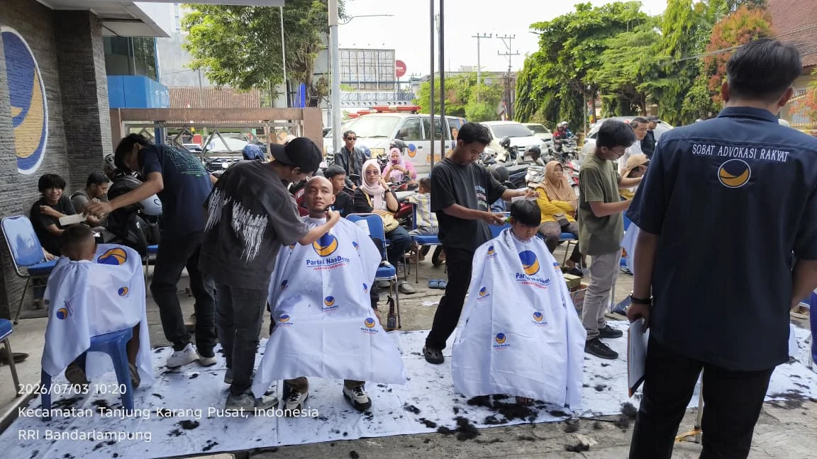 NasDem Lampung Sediakan Tukang Cukur Profesional Gratis: Program Sosial Setiap Jumat Disambut Antusias Warga