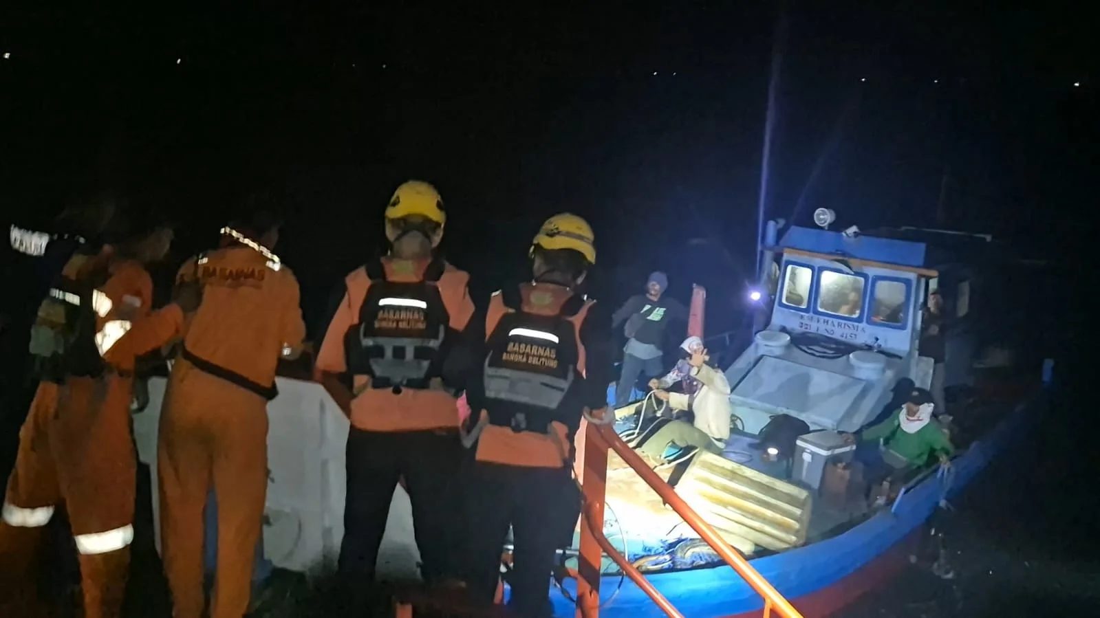 Operasi Towing Dramatis di Perairan Bangka: Tim SAR Gabungan Evakuasi Sembilan Awak KM Kharisma