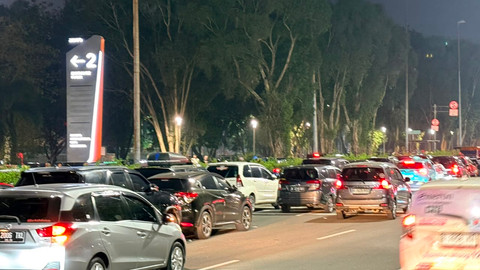 Parkir Liar di Kawasan PRJ, Lalu Lintas Kemayoran Padat: Analisis Dampak dan Solusi