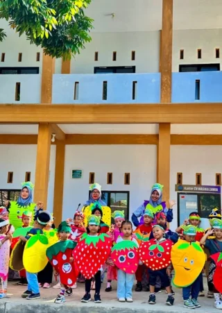 Pawai Buah Warnai Peringatan Hari Anak Nasional di Jember, TK Baitul Makmur Tutul Ajak Warga Sayangi Anak