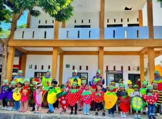 Pawai Buah Warnai Peringatan Hari Anak Nasional di Jember, TK Baitul Makmur Tutul Ajak Warga Sayangi Anak