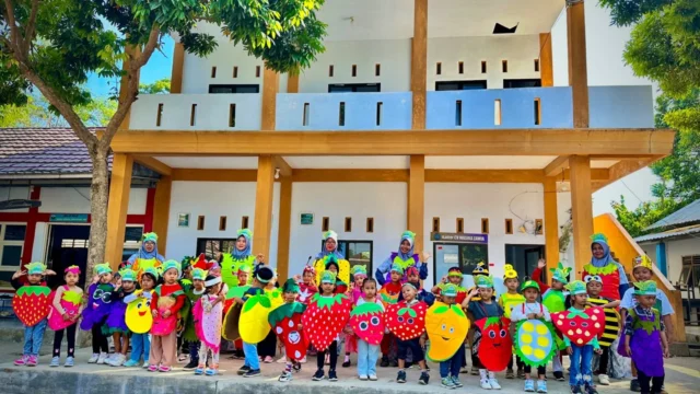 Pawai Buah Warnai Peringatan Hari Anak Nasional di Jember, TK Baitul Makmur Tutul Ajak Warga Sayangi Anak