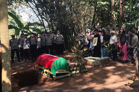 Penghormatan Terakhir untuk Aipda Endang Polantas Gugur saat Bantu Truk Mogok