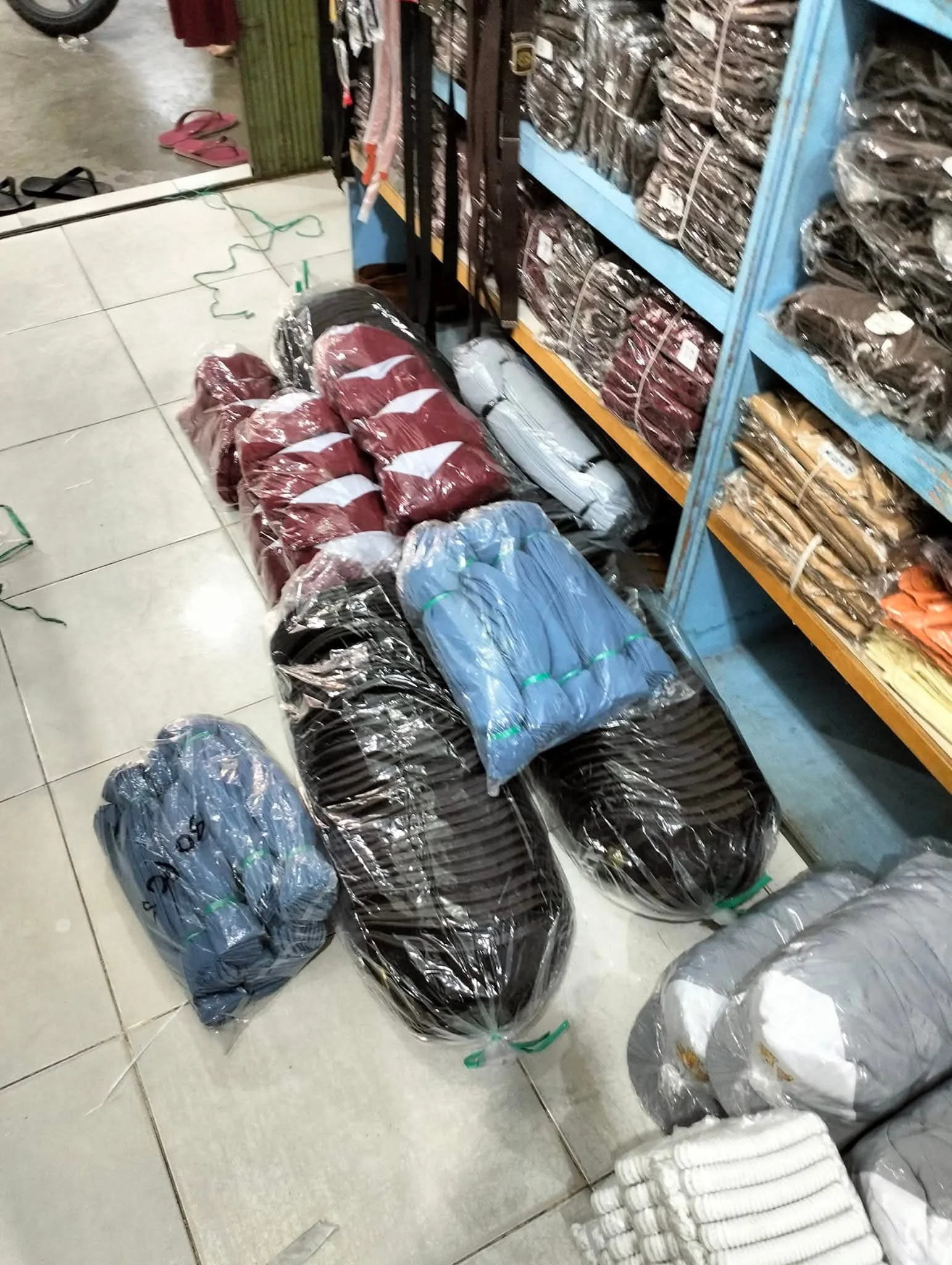 Penjualan Baju dan Peralatan Sekolah di Sibolga Sepi: Daya Beli Masyarakat Turun, Pedagang Cemas