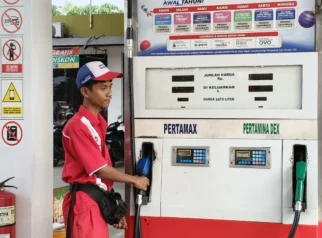 Pertamax Naik, Beralih ke Pertalite: Antrean Panjang dan Perubahan Perilaku Konsumen