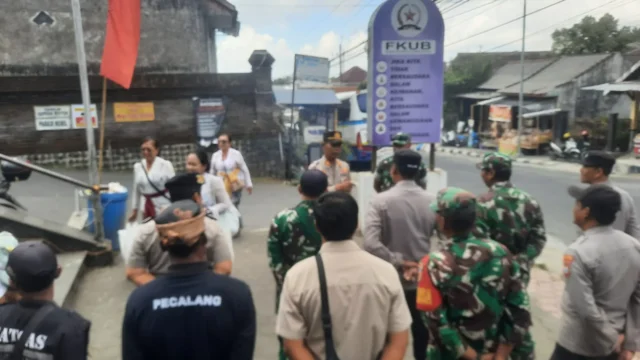 Piodalan Umat Hindu di Lumajang Berlangsung Aman Lancar