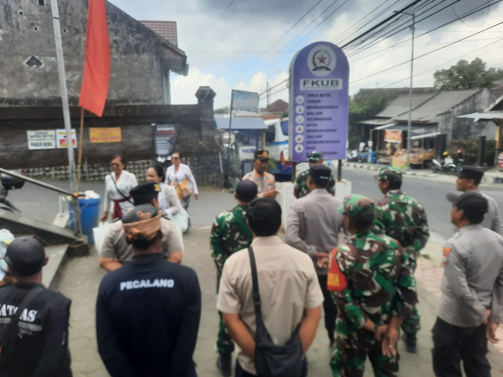 Piodalan Umat Hindu di Lumajang Berlangsung Aman Lancar