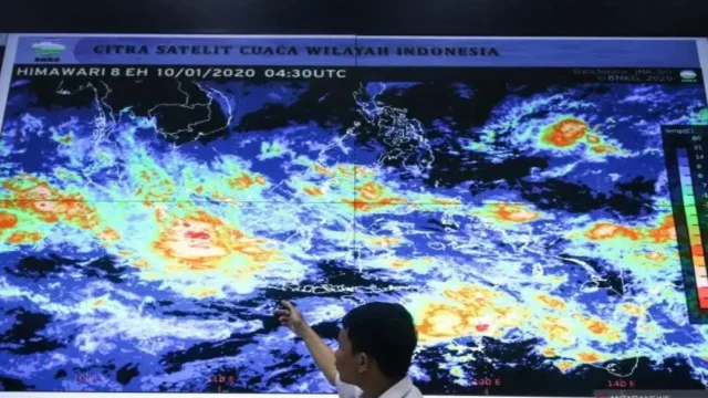 Prakiraan Cuaca Besok: Gelombang Panas Melanda Inggris, Hujan Ringan di Bengaluru