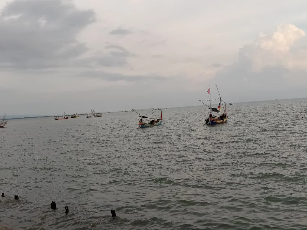 Prakiraan Cuaca Maritim Jawa Timur: Angin Kencang dan Gelombang Tinggi Mengancam Pelayaran pada 15 Juli 2026