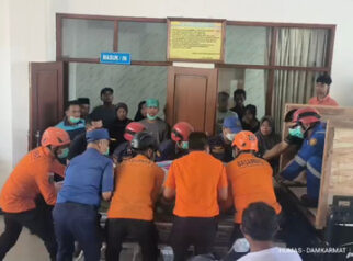 Pria 200 Kg di Banyuwangi yang Dirawat di RS Meninggal, Damkar Bantu Pemakaman
