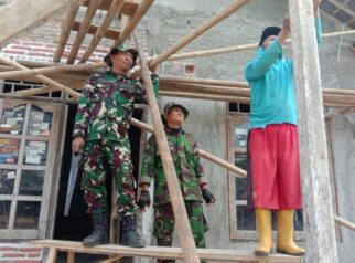 Progres Pembangunan RTLH Pak Paidi Kian Baik, Satgas TMMD dan Warga Gotong Royong