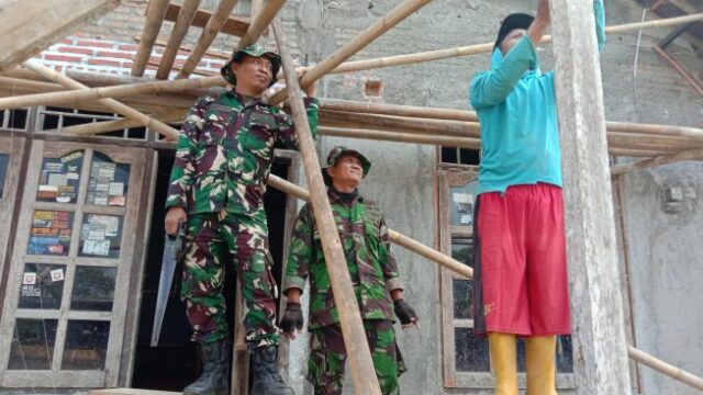 Progres Pembangunan RTLH Pak Paidi Kian Baik, Satgas TMMD dan Warga Gotong Royong