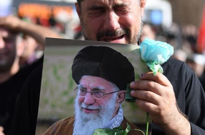 Ribuan Warga Padati Upacara Penghormatan Terakhir Pemimpin Tertinggi Iran Ali Khamenei
