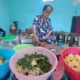Rujak Legendaris Tomina Bertahan Tiga Dekade: Bukti Cita Rasa Tradisional Tak Lekang Zaman