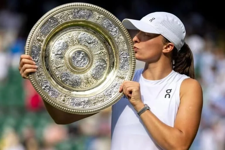Sensasi Wimbledon: Alexandra Eala Kalahkan Iga Swiatek, Cetak Sejarah untuk Filipina
