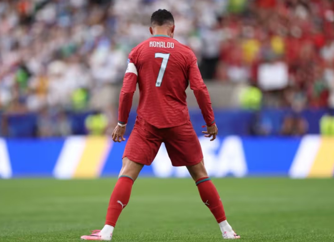 Sindiran Pedas Zlatan untuk Ronaldo: Auranya Lebih Tajam daripada Kakinya