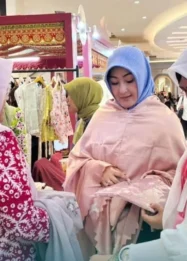 Stand Dekranasda Padang Panjang Padat Pengunjung di HUT Dekranas ke-46 Makassar