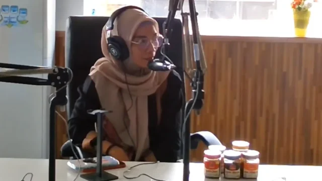 Sukses Rintis Bisnis Kuliner, Owner Sambal Wak Kocai Ajak Ibu Rumah Tangga Berdaya