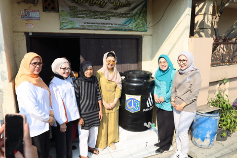 Tak Perlu Lagi Tampung Air di Ember, Warga Jakpus Dapat 500 Toren Gratis
