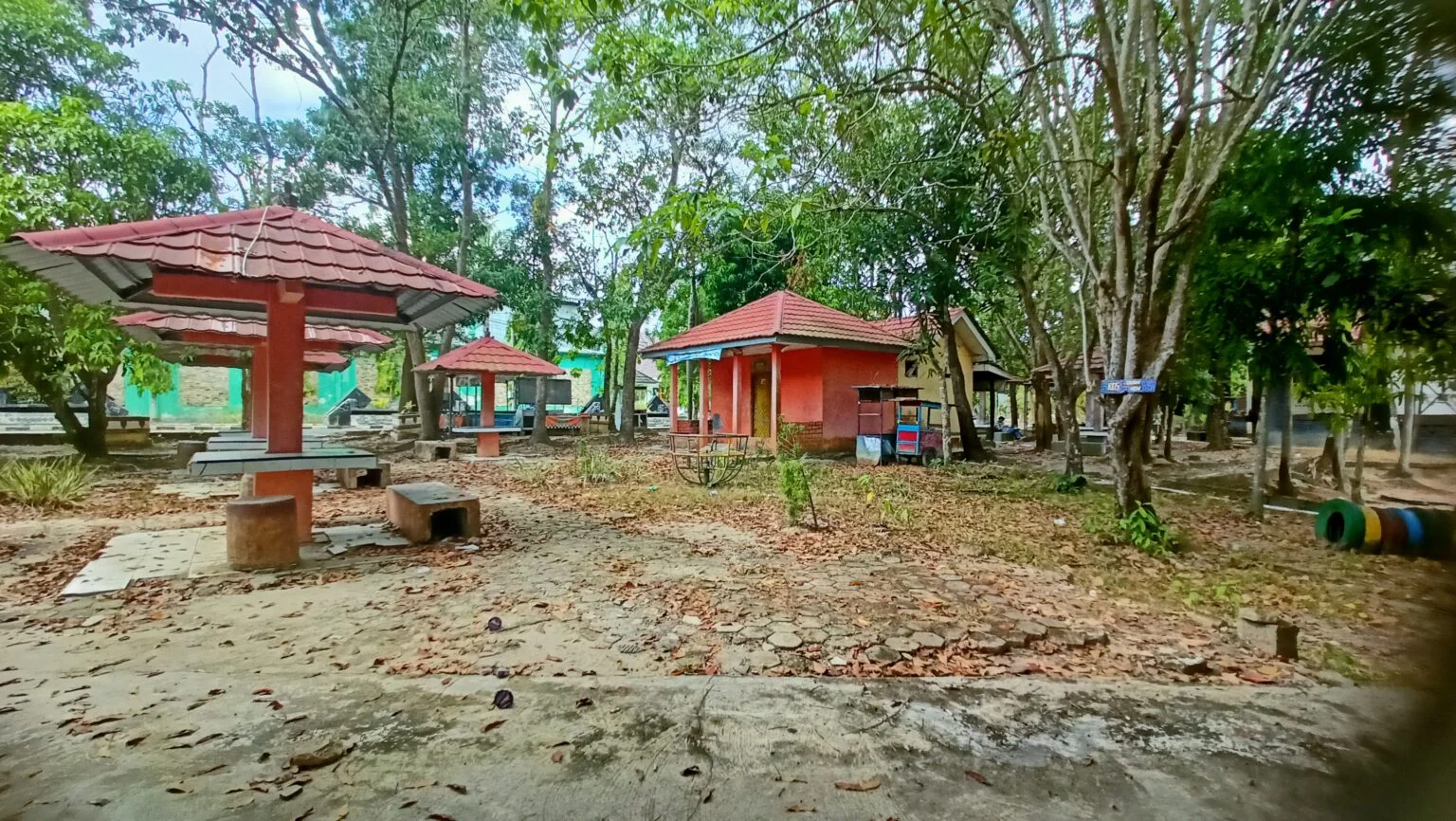 Taman Pelangi Way Kanan Tak Terawat, Warga Minta Dibenahi