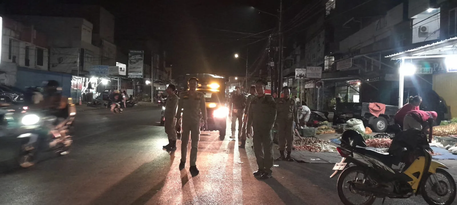 Tindak Lanjut Aduan Warga, Satpol PP Tertibkan PKL di Pasar Panorama