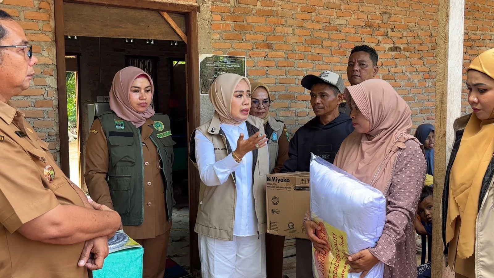 TP PKK Padang Pariaman Wujudkan Rumah Layak Huni Bagi Keluarga Kurang Mampu