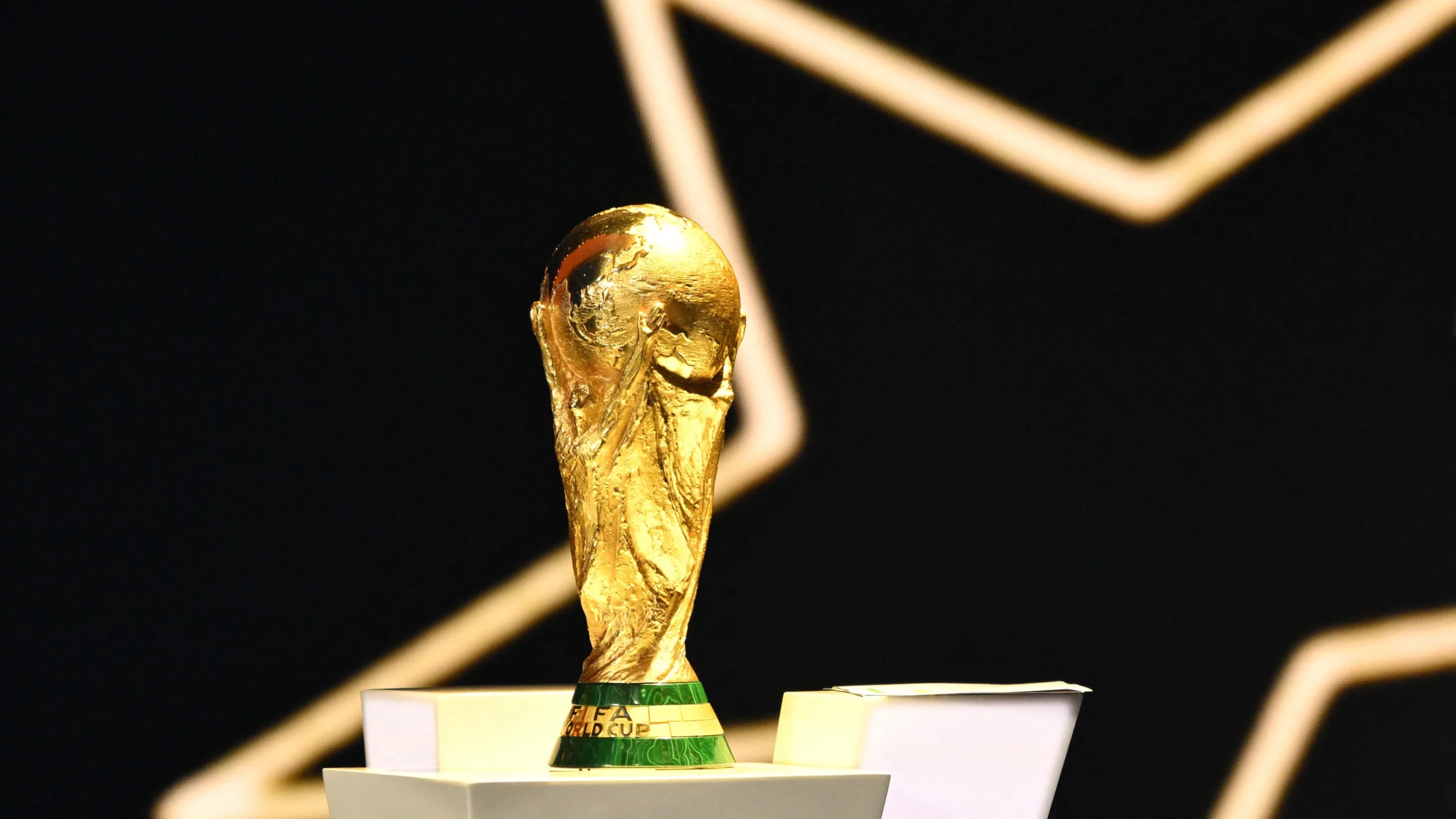 UEFA Lawan FIFA: Kontroversi VAR, Kompensasi Rekor, dan Politik Piala Dunia 2026