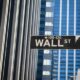 Wall Street Menguat: SK Hynix Debut Spektakuler, Pasar Fokus pada Laporan Keuangan dan Inflasi