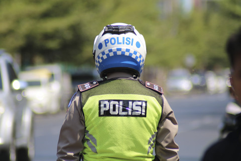 1 Anggota Polisi Terluka Terkena Lemparan Bom Molotov di Pos Lantas Surabaya