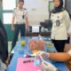 Kalapas Banyuwangi Solichin meminta keterangan kepada terduga DAT di ruang pemeriksaan terkait percobaan penyelundupan sabu 5 gram.