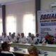 Satpol PP Banyuwangi bersama Bea Cukai memberikan edukasi manfaat DBHCHT kepada masyarakat dalam kegiatan sosialisasi di Kecamatan Genteng.