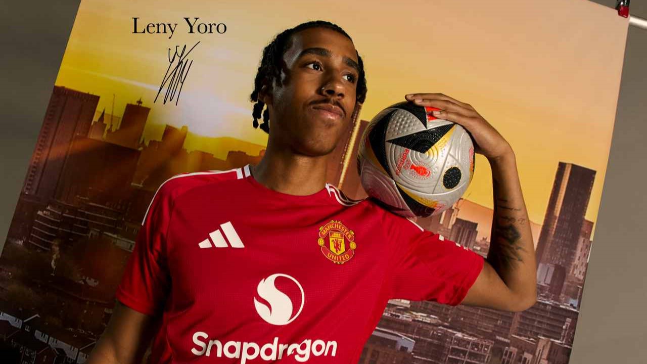 AC Milan Siap Bikin Kejutan dengan Incaran Bek Muda Manchester United Leny Yoro