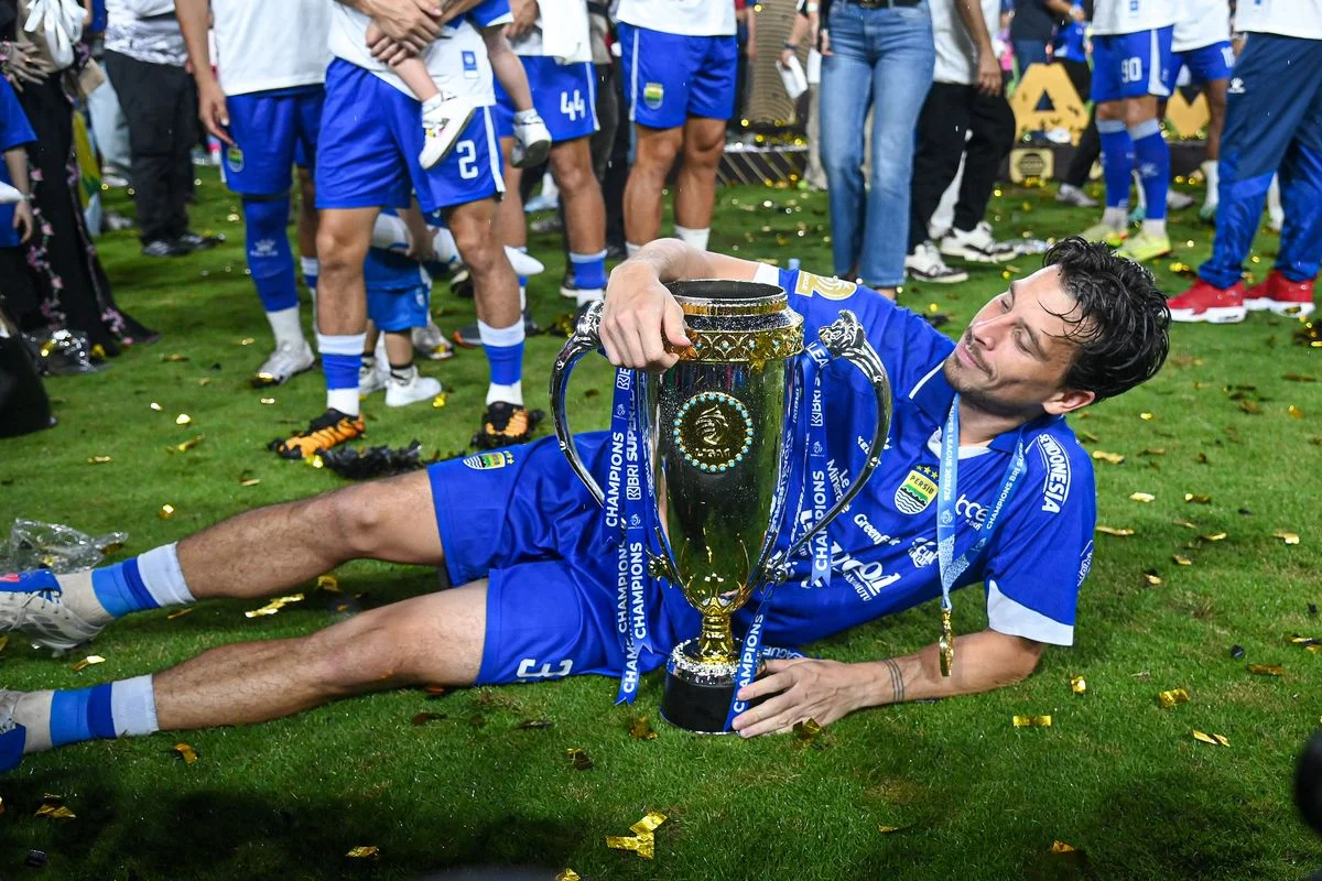 Ada Apa dengan Thom Haye? Tak Ikut Perayaan Juara Persib, Instagramnya Mendadak Hilang