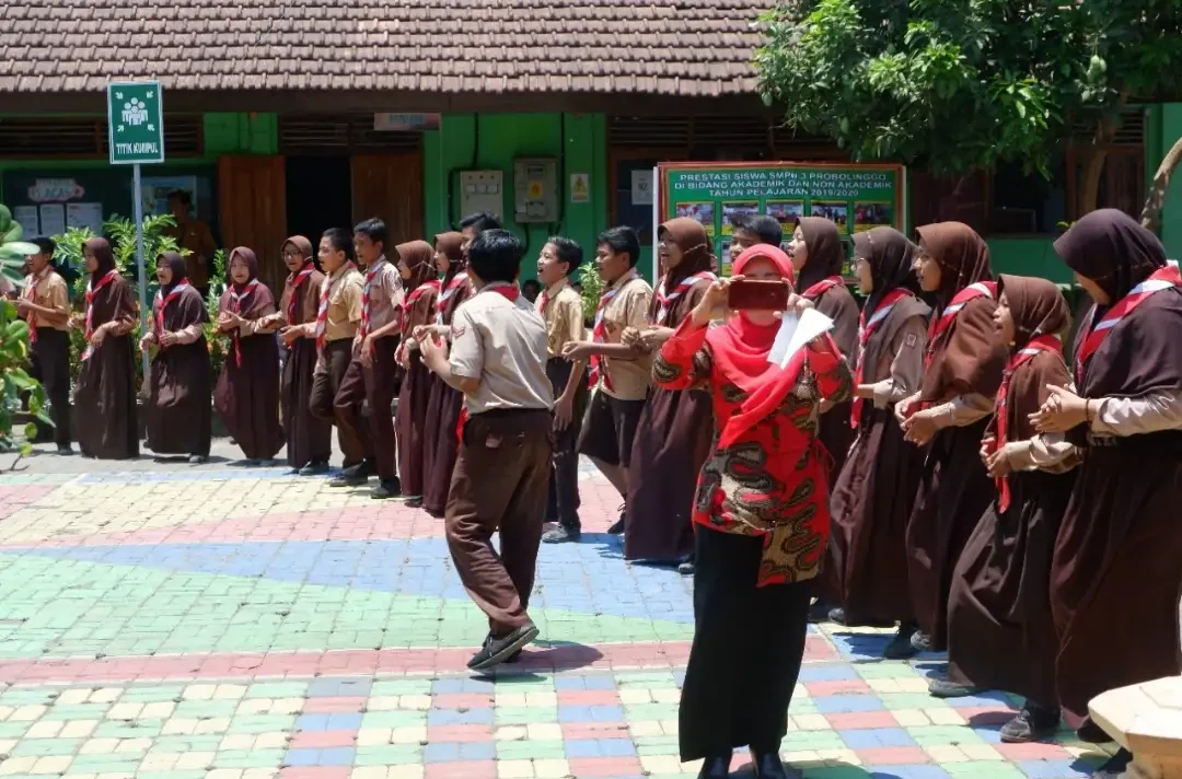 Anggaran Pendidikan 2027 Naik, DPR Desak Program SD dan SMP Gratis