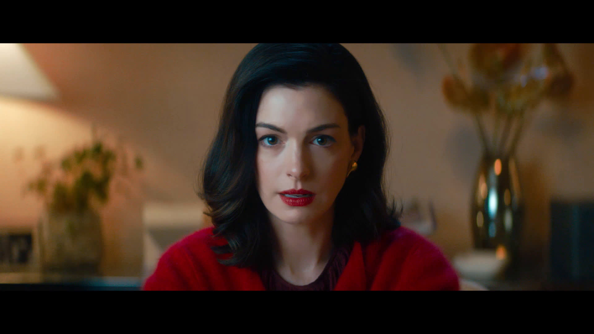 Anne Hathaway Jadi Penulis Penuh Misteri di Film Verity, Beradu Akting dengan Dakota Johnson