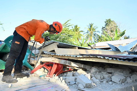 Basarnas Lakukan Penyisiran di Lokasi Terdampak Gempa NTT