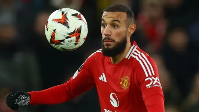 Bek Manchester United Noussair Mazraoui Beri Komentar Positif pada Performa Youri Tielemans dan Andrey Santos