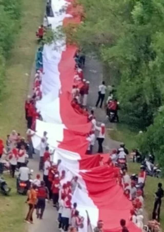 Bendera Merah Putih Sepanjang 2.026 Meter Dibentangkan di Kaltara, Oi Tolak Pencatatan Rekor MURI