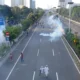 Bentrok dan Gas Air Mata Warnai Aksi Massa di Kawasan Slipi dan Palmerah Jakarta Barat