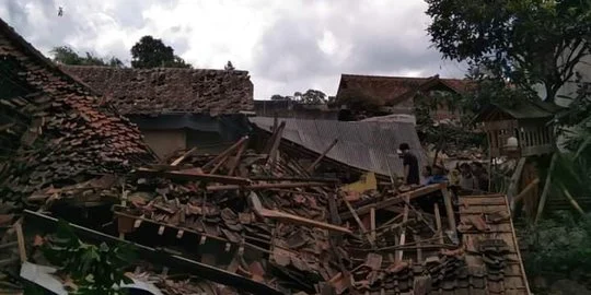 BNPB Catat 995 Gempa Susulan di NTT, 53 Korban Meninggal dan 154 Rumah Rusak Berat