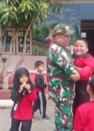 Canda Ria Anak SD N 1 Cukil Hangatkan Waktu Istirahat di Desa Cukil
