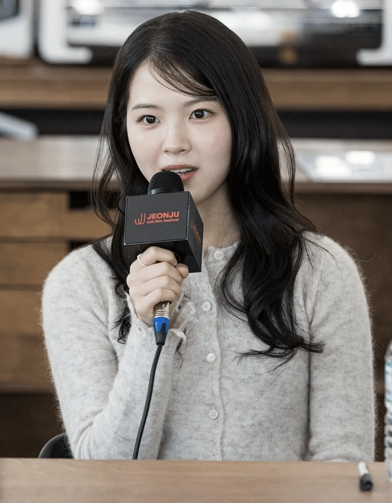 Choi Myung-bin Siap Tunjukkan Sisi Baru, Gabung O3 Collective dan Bintangi ‘Girl with a Suitcase’