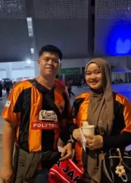 Dari Sukabumi ke JIS, Cerita Jakmania Suami Istri yang Rela Tempuh Jauh demi Persija