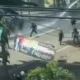 Demo Mahasiswa Papua di Makassar Diwarnai Kericuhan Usai Diadang Warga