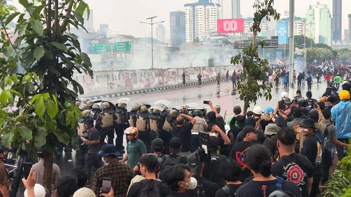 Fenomena Pemasangan Pagar Tinggi di Mal Jakarta dan Kekhawatiran Pelaku Usaha Menjelang Demo Agustus 2026