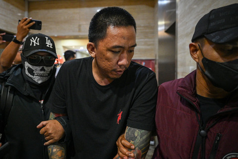 Foto Buronan Narkoba Encek Digiring ke Bareskrim