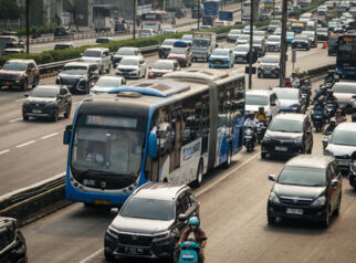Foto Kurangi Macet, Pembatas Jalur TransJakarta Dicabut di Gatot Subroto