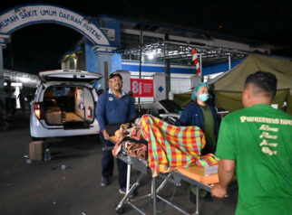 Foto RSUD Ruteng Rusak Usai Gempa NTT, Pasien Dirawat di Tenda Darurat