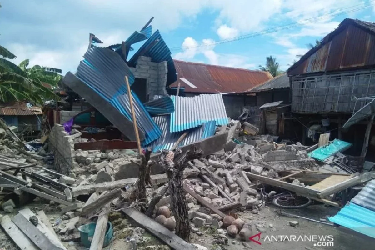 Gempa Magnitudo 7,7 Guncang NTT: 48 Meninggal, Ratusan Rumah Rusak, dan Tantangan Logistik
