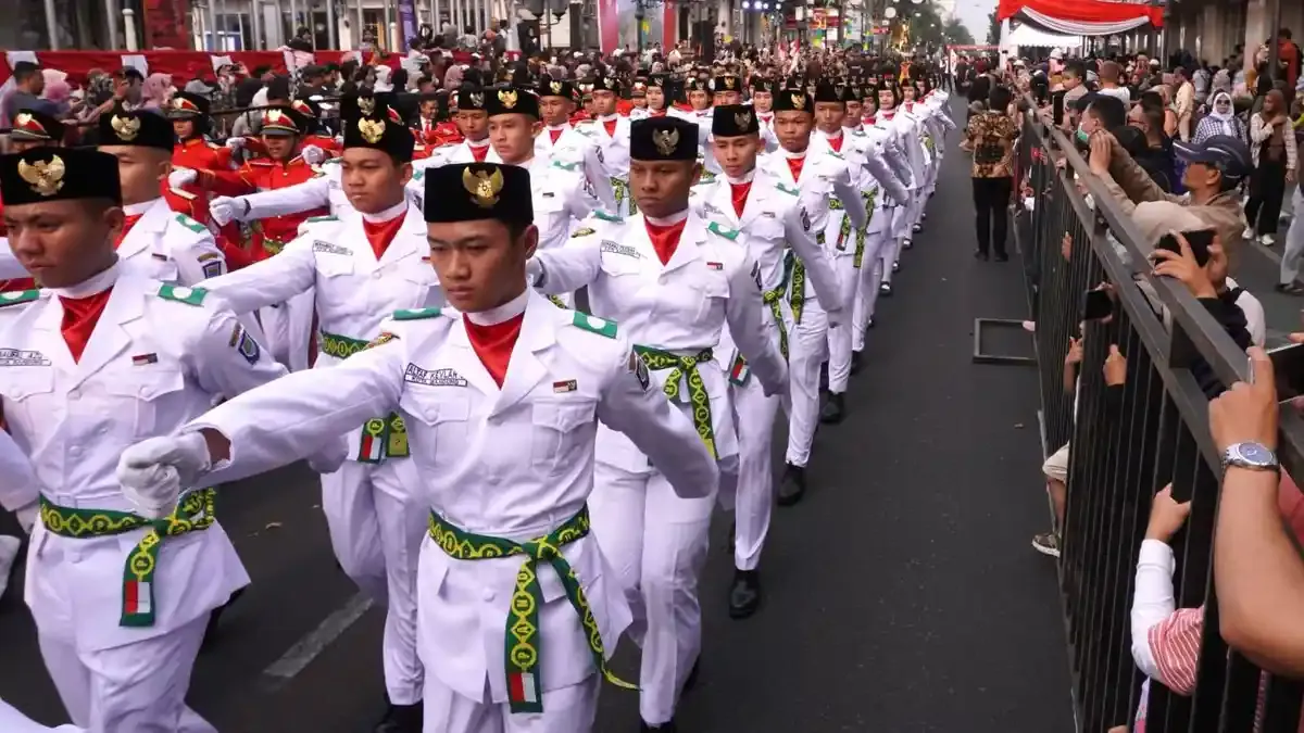 Gibran Kukuhkan 76 Paskibraka Nasional untuk Upacara HUT ke-81 RI di Istana Merdeka